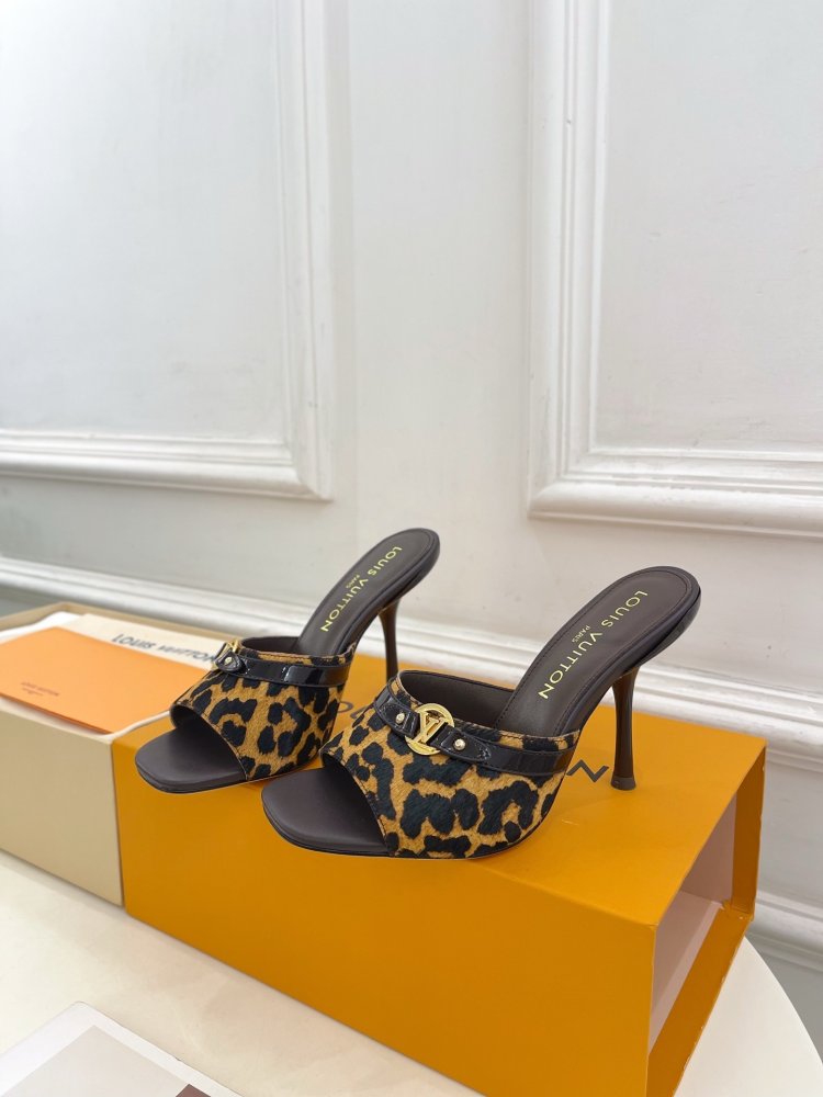 Босоножки фото 3