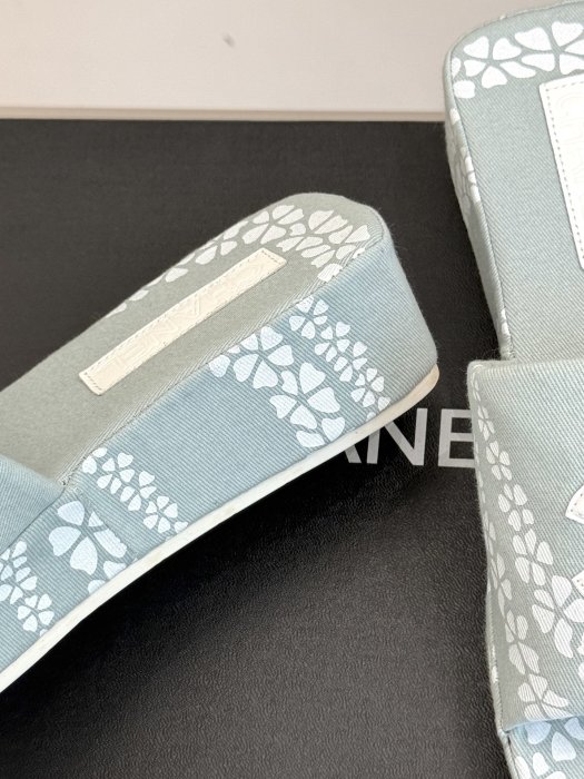 Шльопанці жіночі фото 6