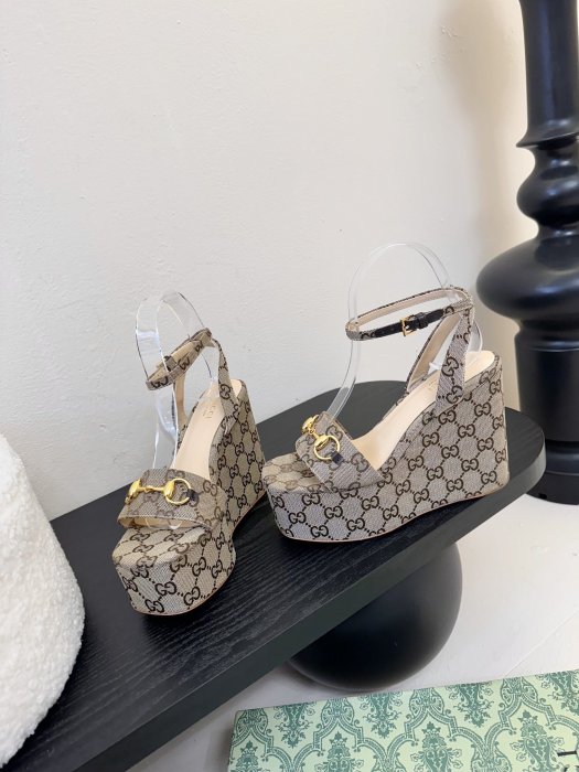 Босоножки фото 3