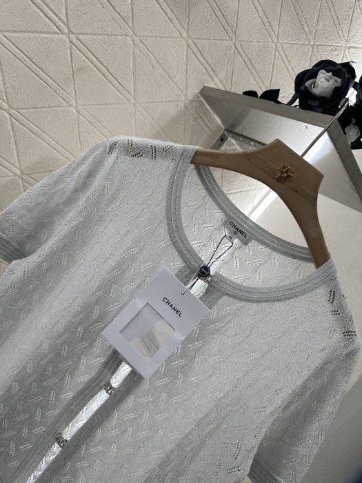 T-shirt women's фото 3