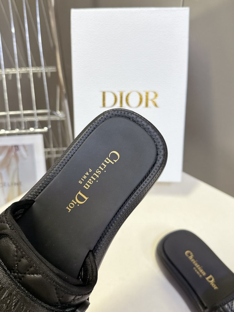 Шлепанцы женские фото 7