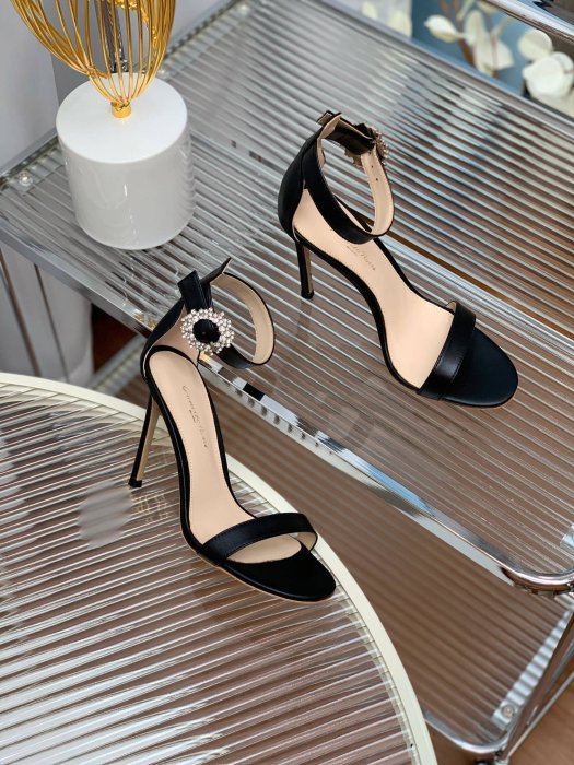 Босоножки фото 3