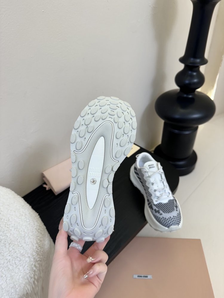 Кросівки жіночі фото 6