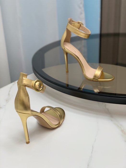 Босоножки фото 3