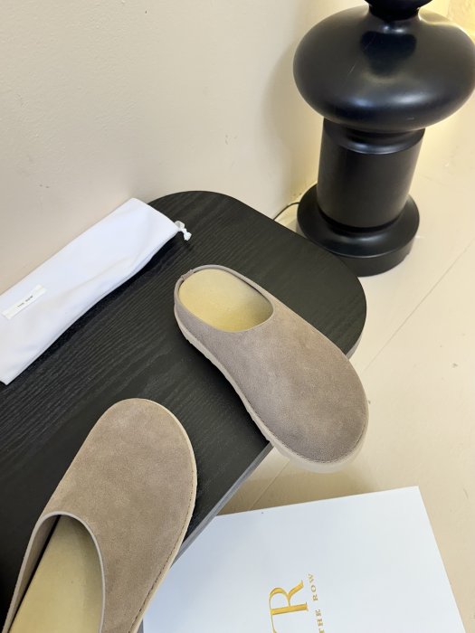 Шлепанцы женские фото 6