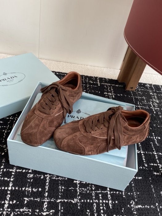 Кроссовки женские фото 3