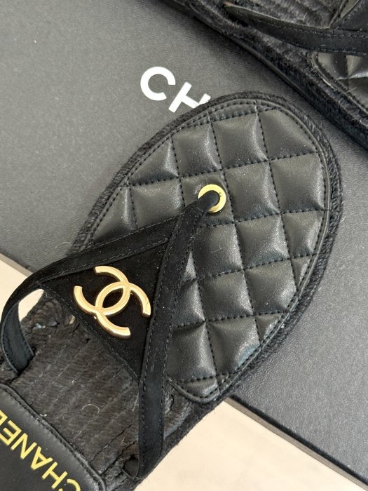 Шлепанцы женские фото 7