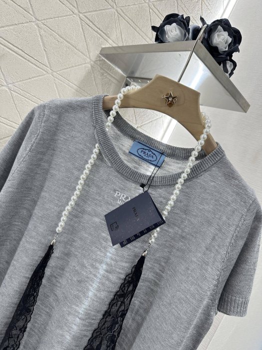 T-shirt women's фото 3