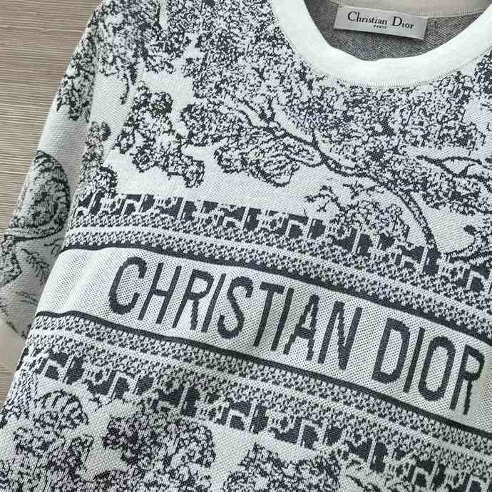 Футболка женская фото 3