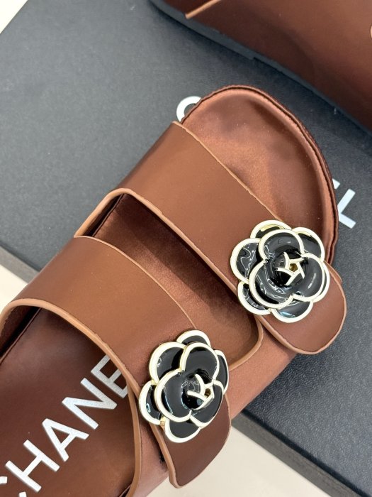 Шлепанцы фото 7