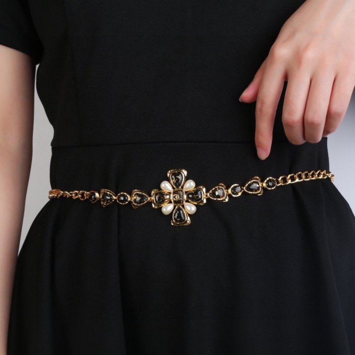 Chain on waist