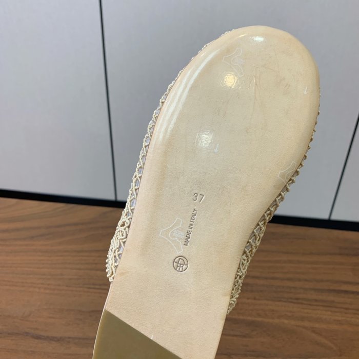 Шлепанцы женские фото 9