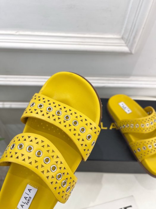 Шлепанцы женские фото 8