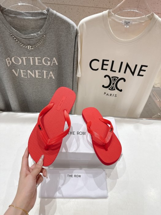 Шлепанцы женские фото 3