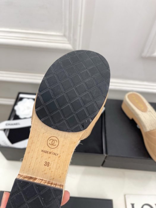 Шлепанцы женские фото 9