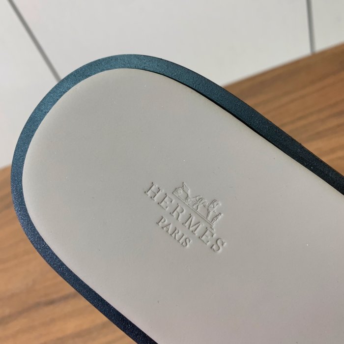 Шлепанцы женские фото 7