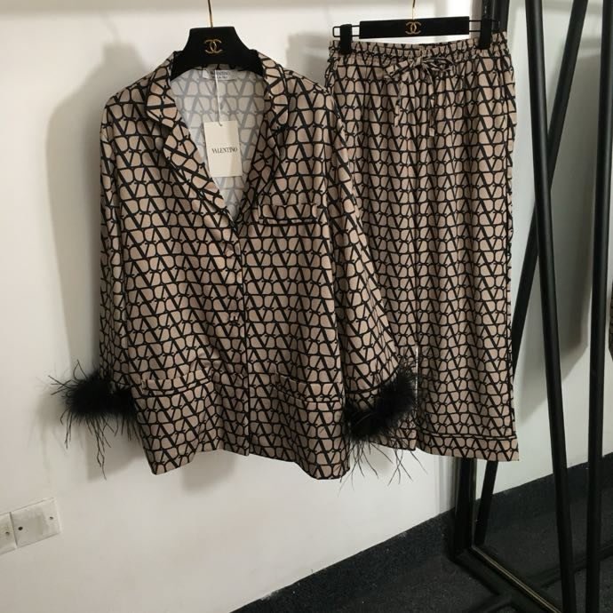 Костюм женский