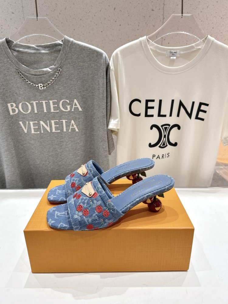 Босоножки фото 3