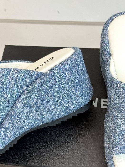 Шлепанцы женские фото 6