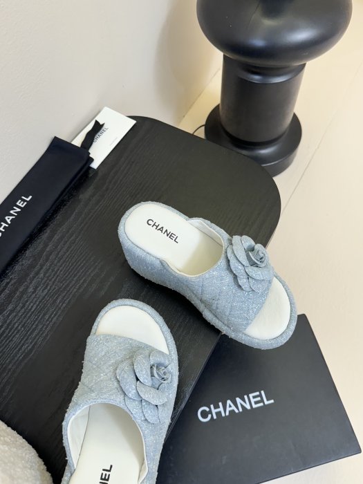 Шлепанцы женские фото 4