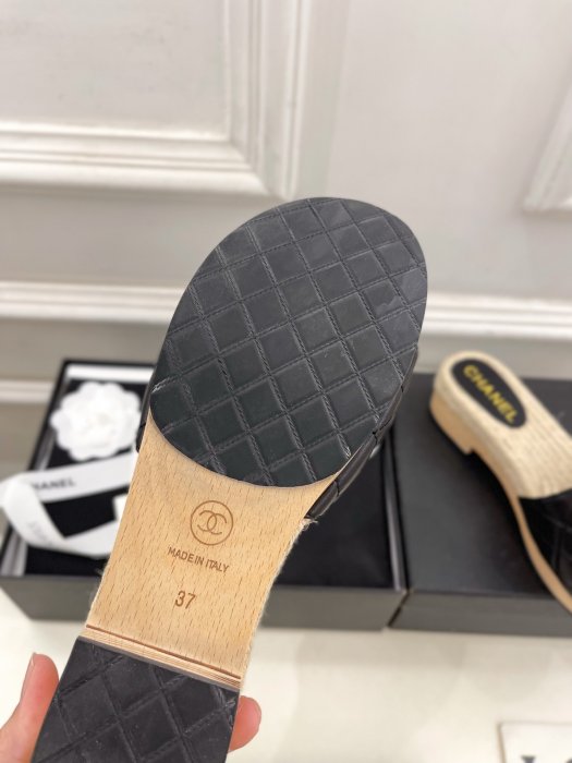 Шлепанцы женские фото 9