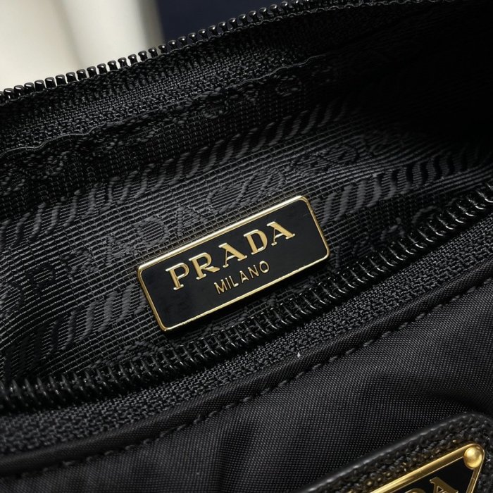 A bag women's Prada Nylon Hobo 23 cm фото 9