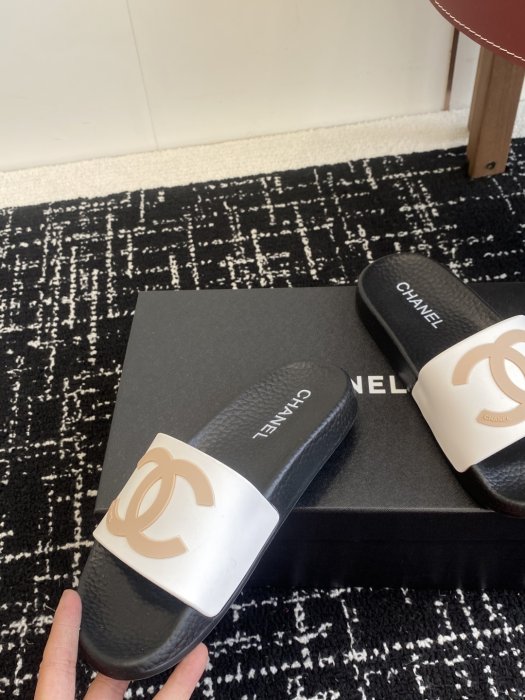 Шлепанцы женские фото 7