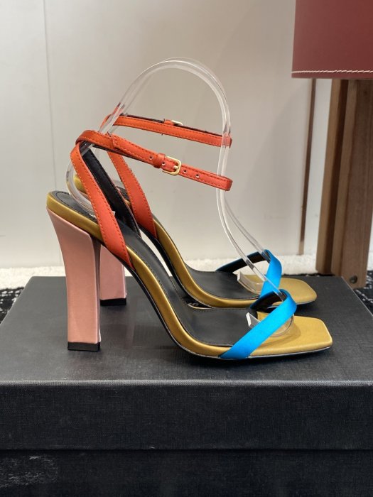 Босоножки фото 2