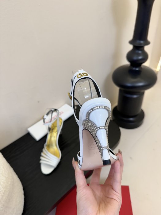 Босоножки фото 6