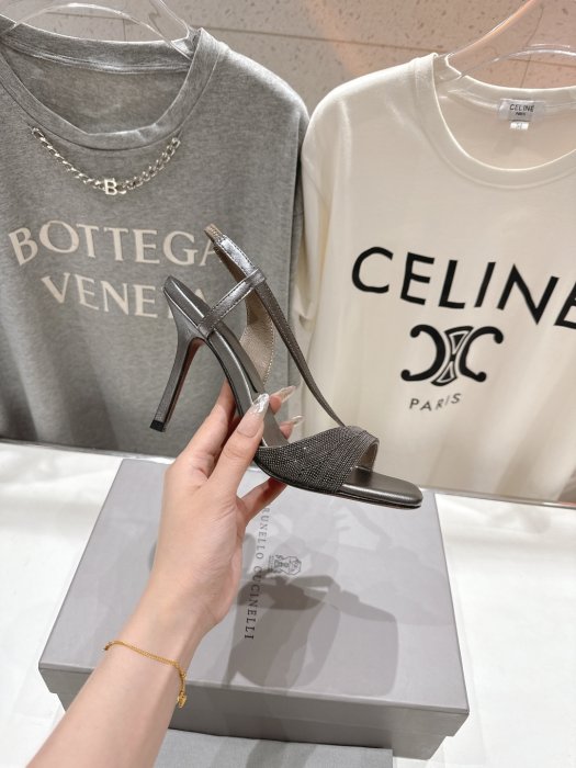 Босоножки фото 5