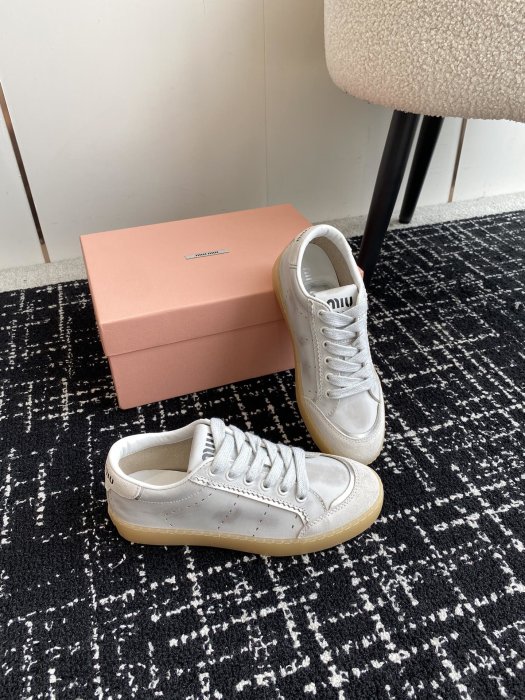 Sneakers women's