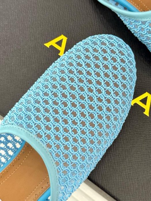 Шлепанцы женские фото 7