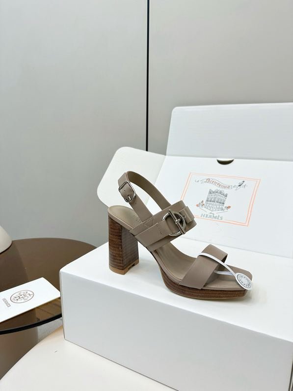 Босоножки фото 8