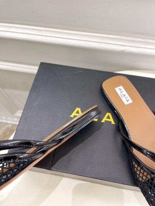 Шлепанцы женские фото 7