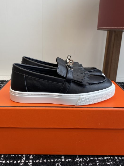 Лоферы кожаные женские фото 2