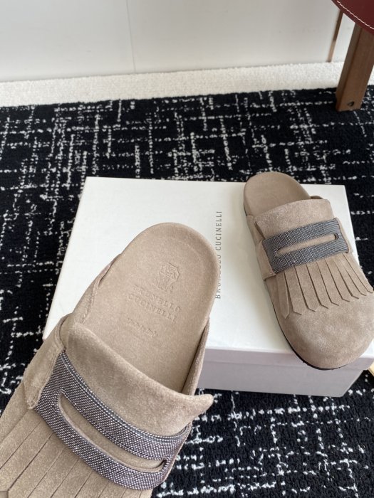 Шлепанцы фото 8