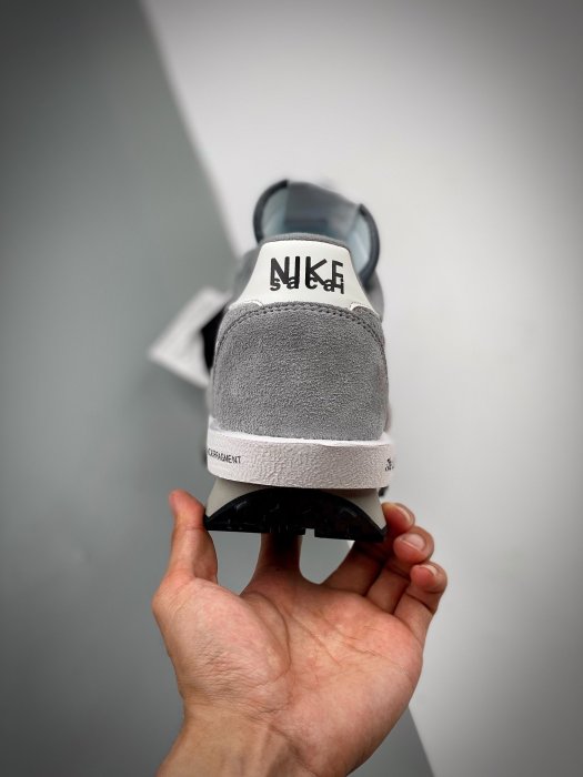 Sneakers Fragment x Sacai x NK LDWaffle DH2684-001 фото 8