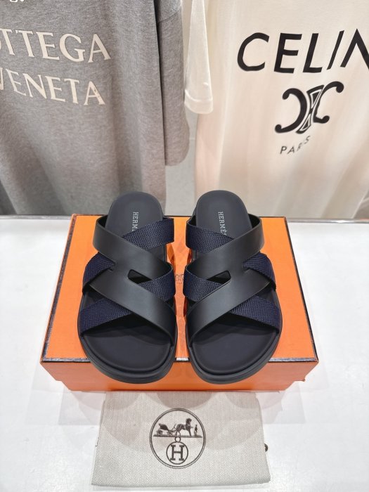 Шлепанцы женские