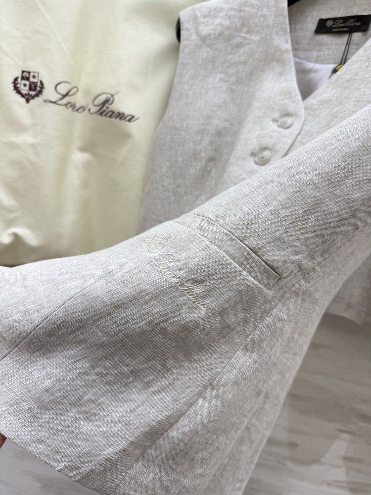 Костюм женский фото 2