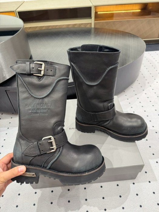 Boots women's leather фото 9