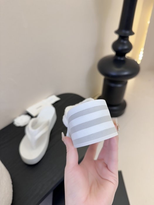 Шлепанцы фото 7