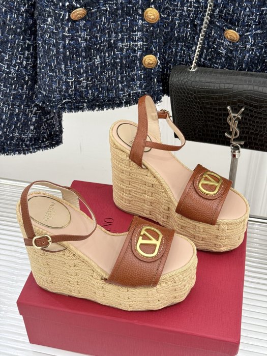 Босоножки фото 3