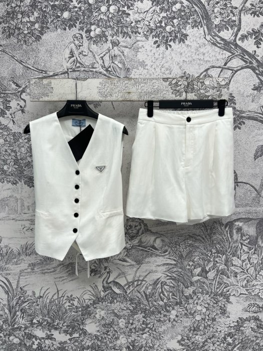 Костюм женский