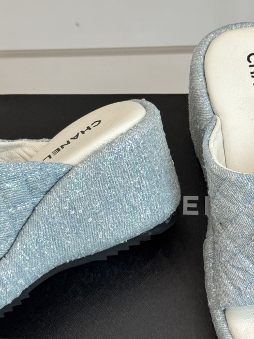 Шлепанцы женские фото 6