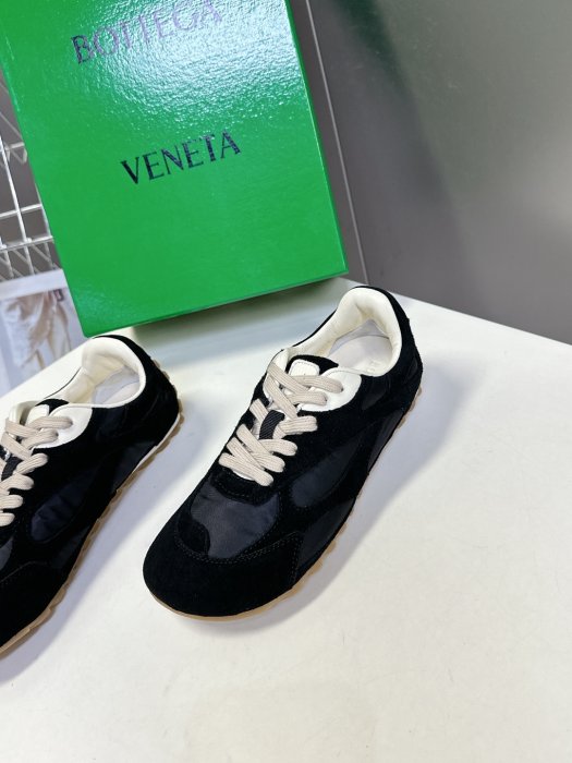 Кросівки жіночі фото 3