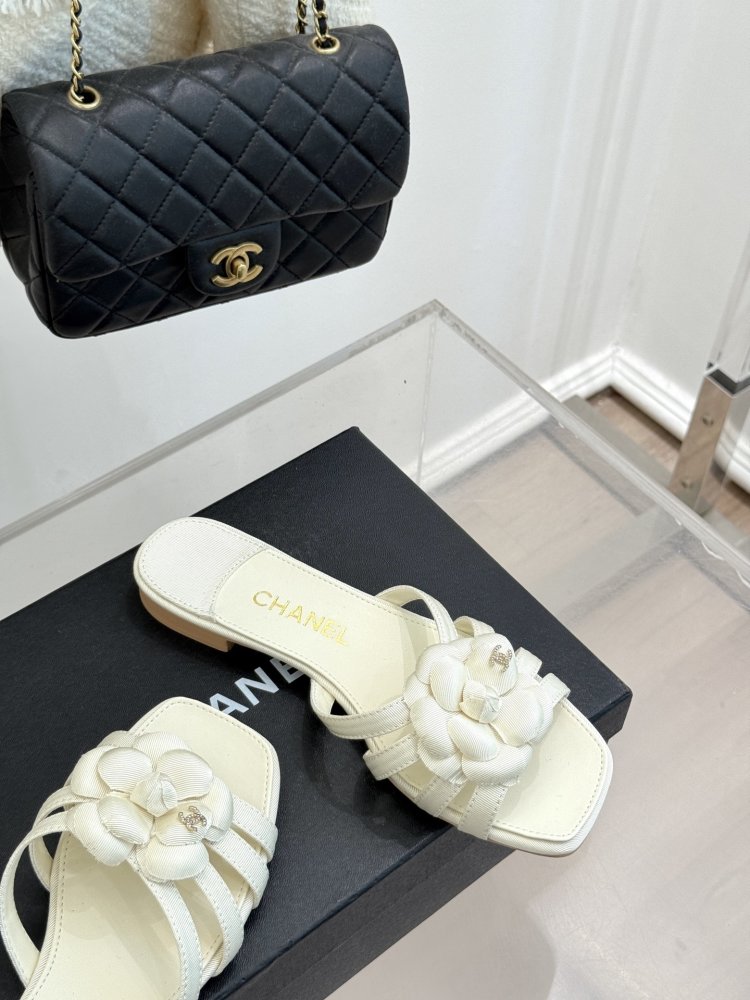 Шльопанці жіночі фото 5