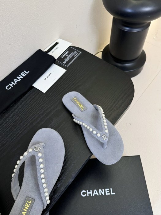 Шлепанцы женские фото 4