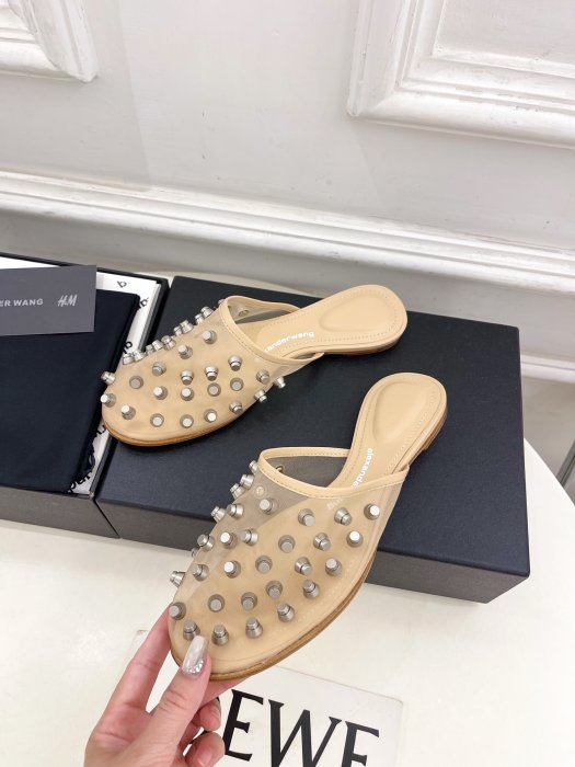 Шлепанцы женские фото 3