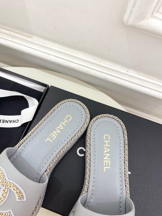 Шлепанцы женские фото 7