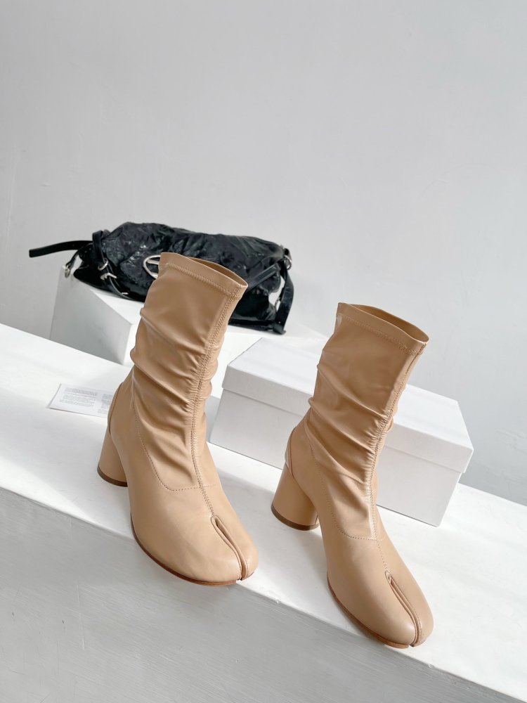 Сапоги женские кожаные с раздвоенным носком